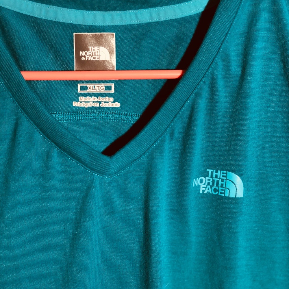 North Face women’s XL shirt. EUC.
